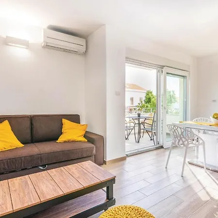 Apartment Amazing In W/ Wifi And 1 Bedrooms *