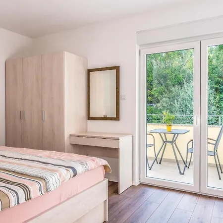Apartment Amazing In W/ Wifi And 1 Bedrooms