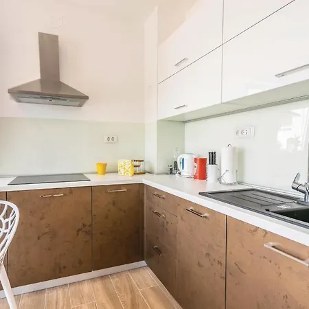 Amazing In W/ Wifi And 1 Bedrooms Pinezici (Krk)