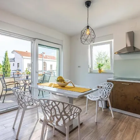 Amazing In W/ Wifi And 1 Bedrooms Pinezici (Krk)