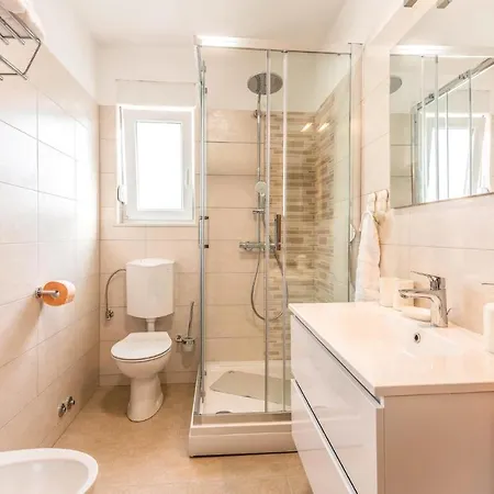 Amazing In W/ Wifi And 1 Bedrooms Apartment Pinezici (Krk)