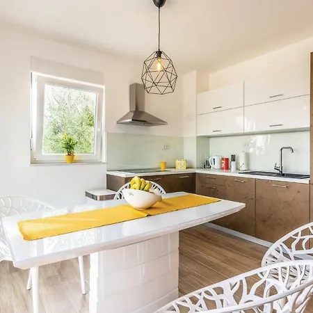 Amazing In W/ Wifi And 1 Bedrooms *